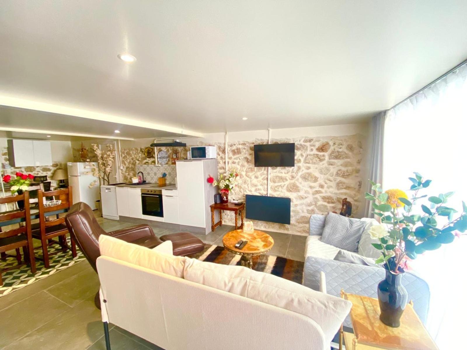 Maison Des Vignes Avec Menage, Draps Et Serviettes Inclus Holiday home Tabanac